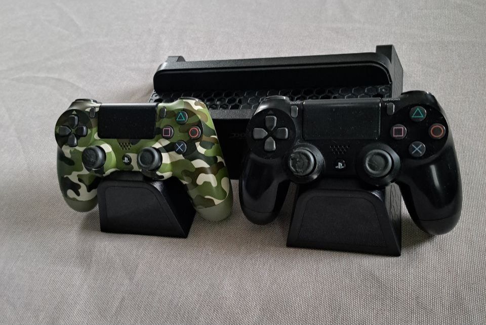 Продаётся Sony PlayStation 4 pro 1 Tb