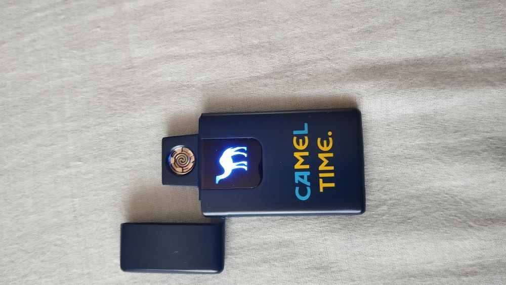 Bricheta Camel noua cu încărcător