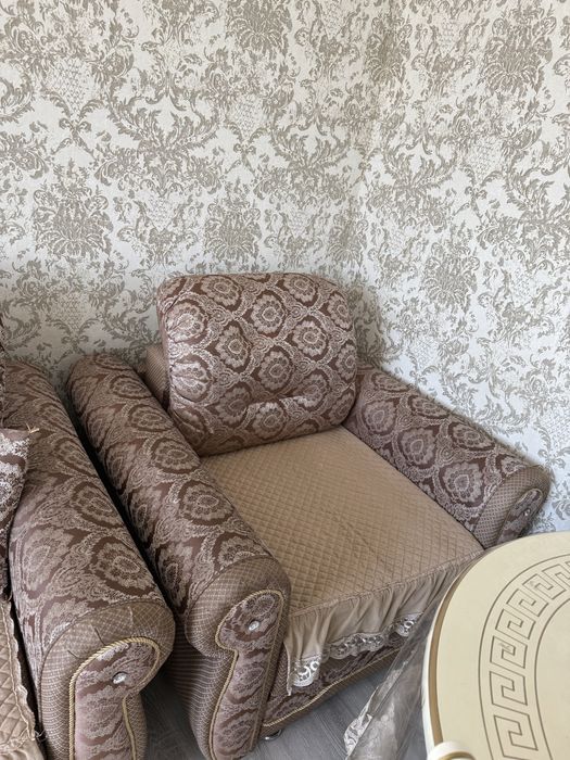 Продам диван с креслой