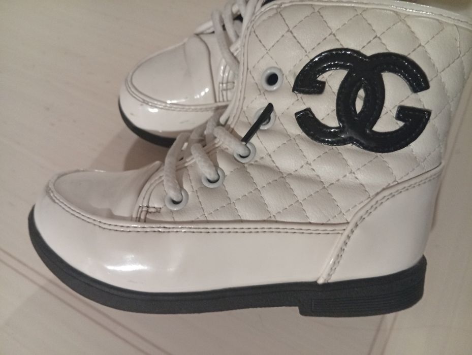 Детская обувь/ ботинки для девочки.р.27(28)