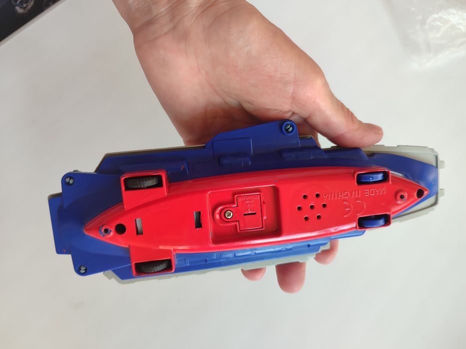 Корабль эсминец с техникой