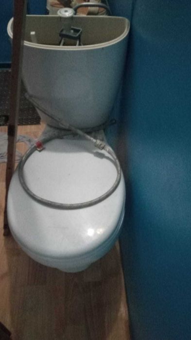 Отдам даром унитаз и бачок
