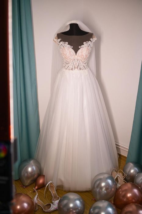 Vand rochie de mireasa