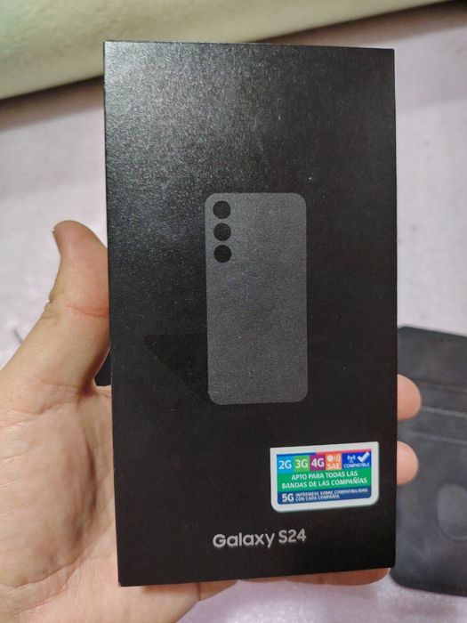 Продаю флагман Samsung Galaxy S24 в классическом цвете Onyx Black