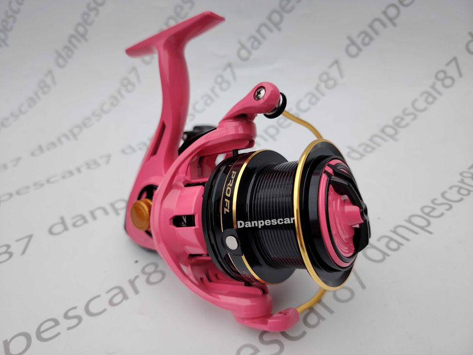 Mulinetă Feeder si Crap PRO FL CONFIDENT PINK Feeder CD6500 Long Cast
