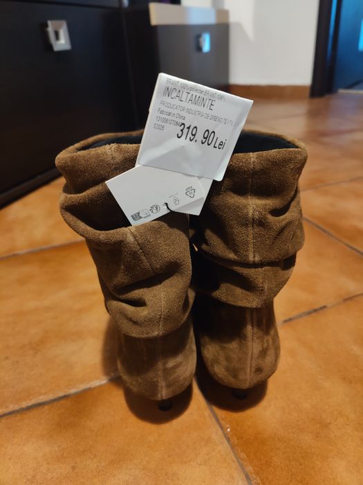 Botine din piele întoarsă ZARA