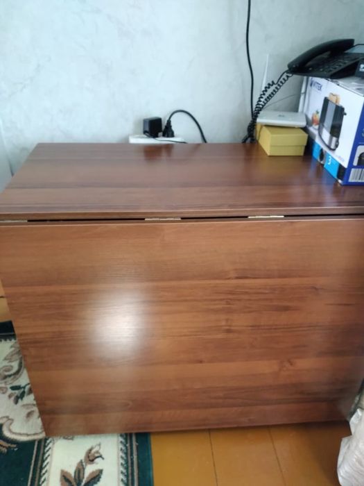 Продам кровать, стол книжка