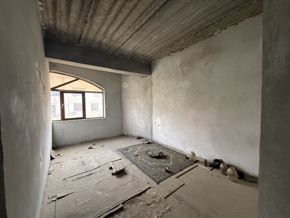 Продается коробка квартира 200м Бульвар на против Ин Яз