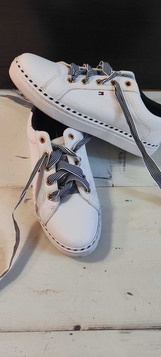 Дамски кецове Tommy Hilfiger