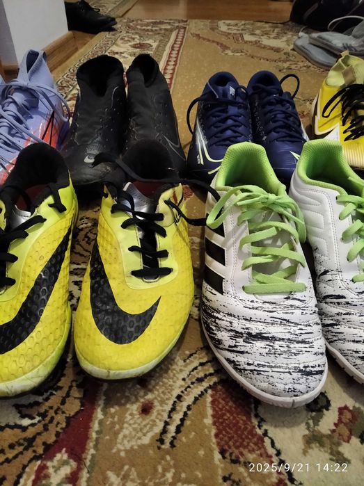Vând ghete de fotbal,gazon,sintetic  și sală:Adidas,Nike,Puma și Joma