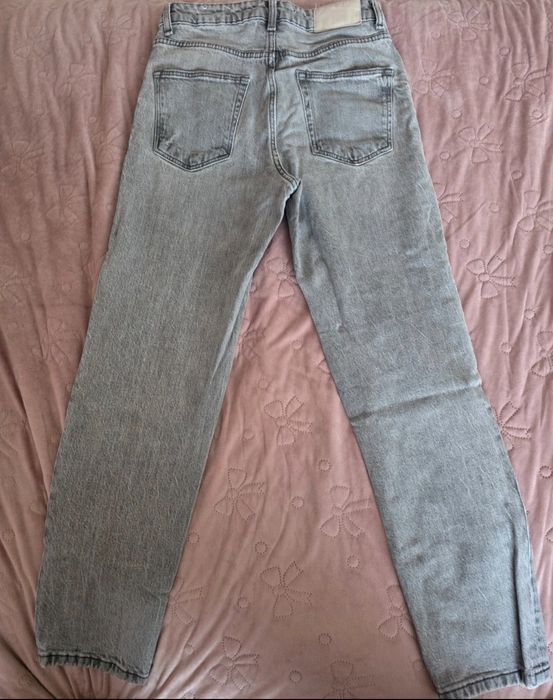Vând pantaloni blugi gri