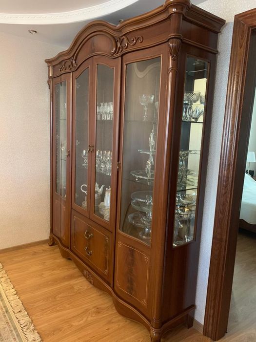 Сервант и комод под телевизор.