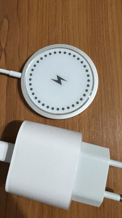 Безжично зарядно с магнит ZAFIT. 25w адаптер за айфони от 11 нагоре: