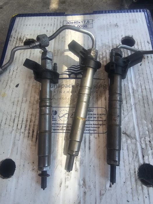 Injectoare mercedes cod A642070 /0445115