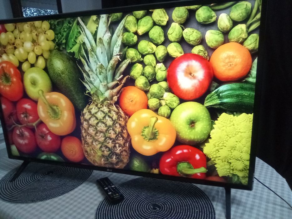 TV Smart 4K LG 108 cm  impecabil  !