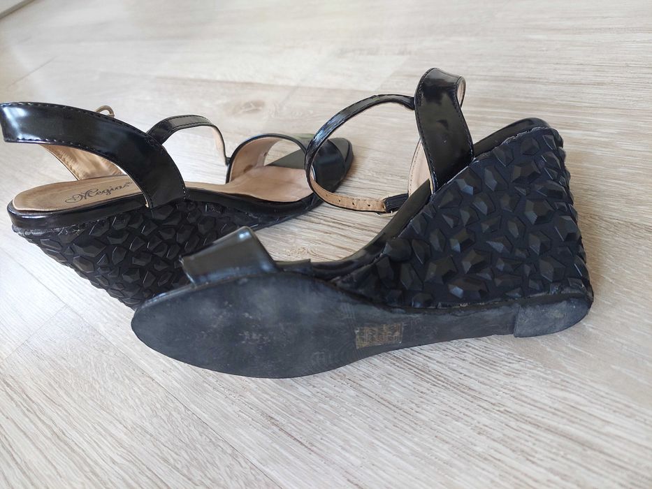 Сандали на висока платформа