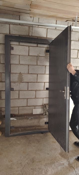 Темір есік бар сатылады