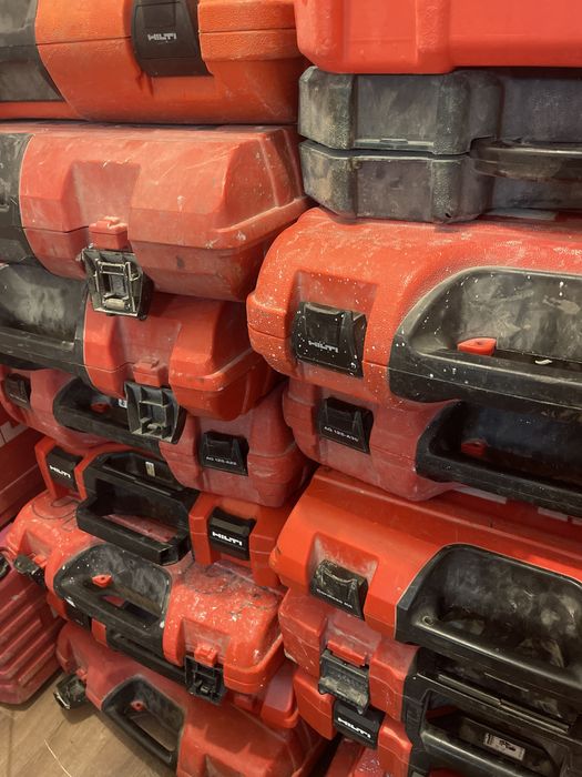 Vand cutii Hilti si scule