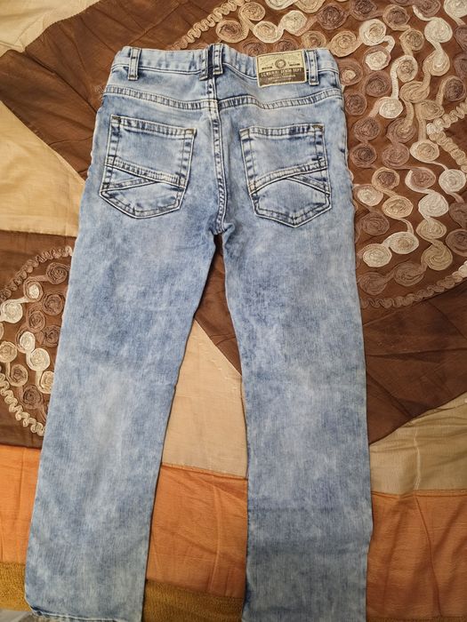 Продам джинсы для мальчика