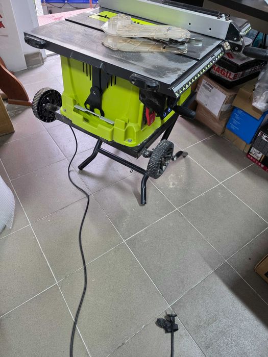 Fierastrau circular de masa Ryobi RTS1800EF-G