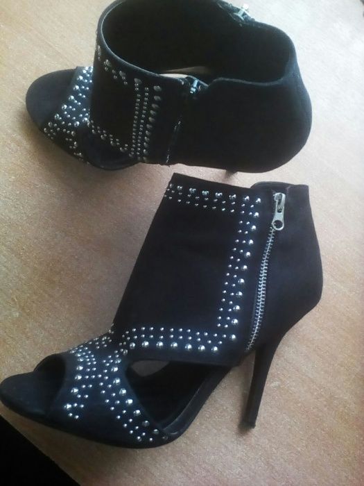 Продам босоножки