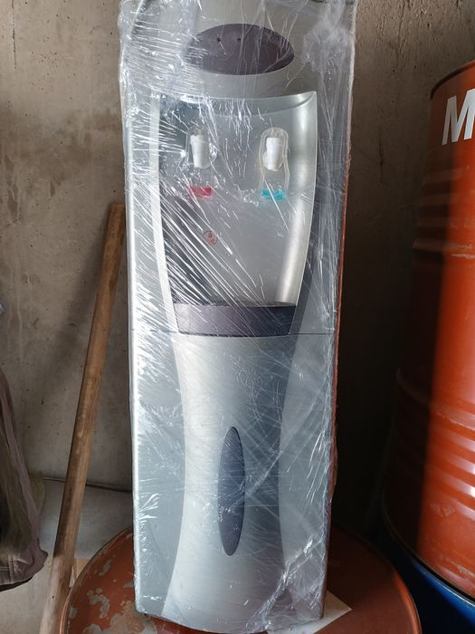 Продам диспенсер для воды