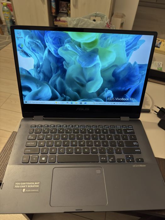 Asus Vivobook Flip TP412F cu Touchscreen si Stilou