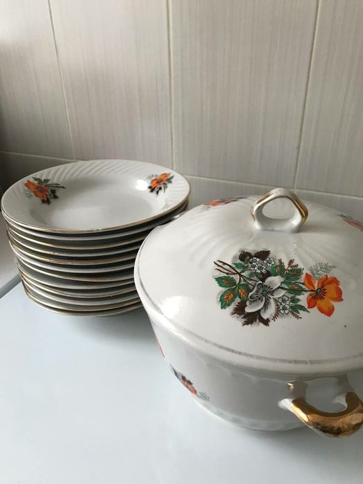 Супница с тарелками