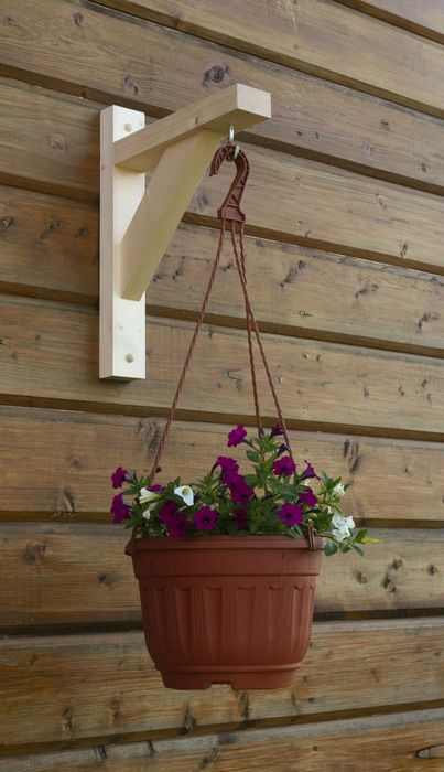 Кронштейны и держатели для цветов на балконе