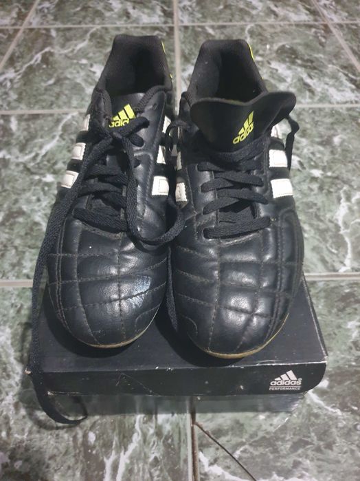 Ghete de fotbal Adidas profesionale