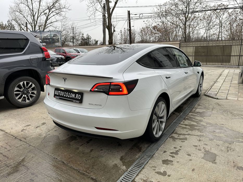 TESLA Model 3 2020 — imagine 5