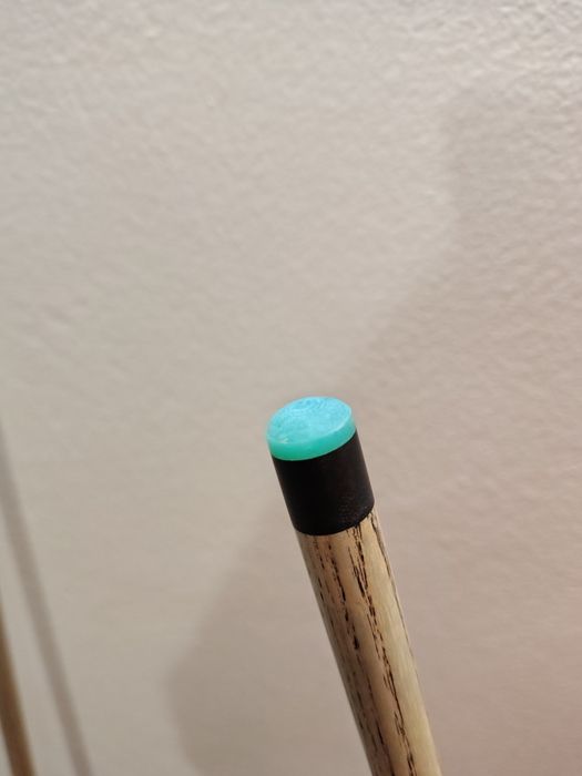 Продавам комплект щеки за билярд- джъмп, основна щека и калъф