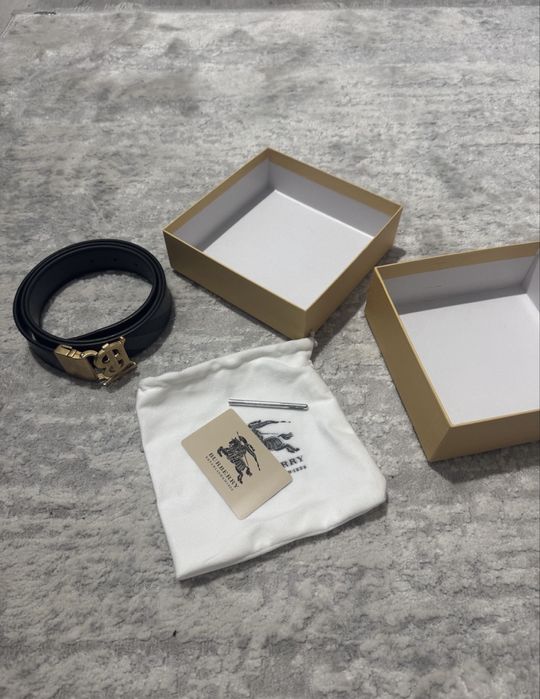 curea burberry neagra