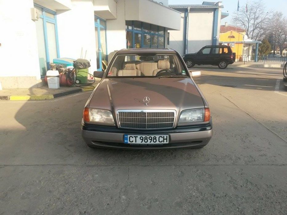 Продавам Мерцедес С 180 бензинов.