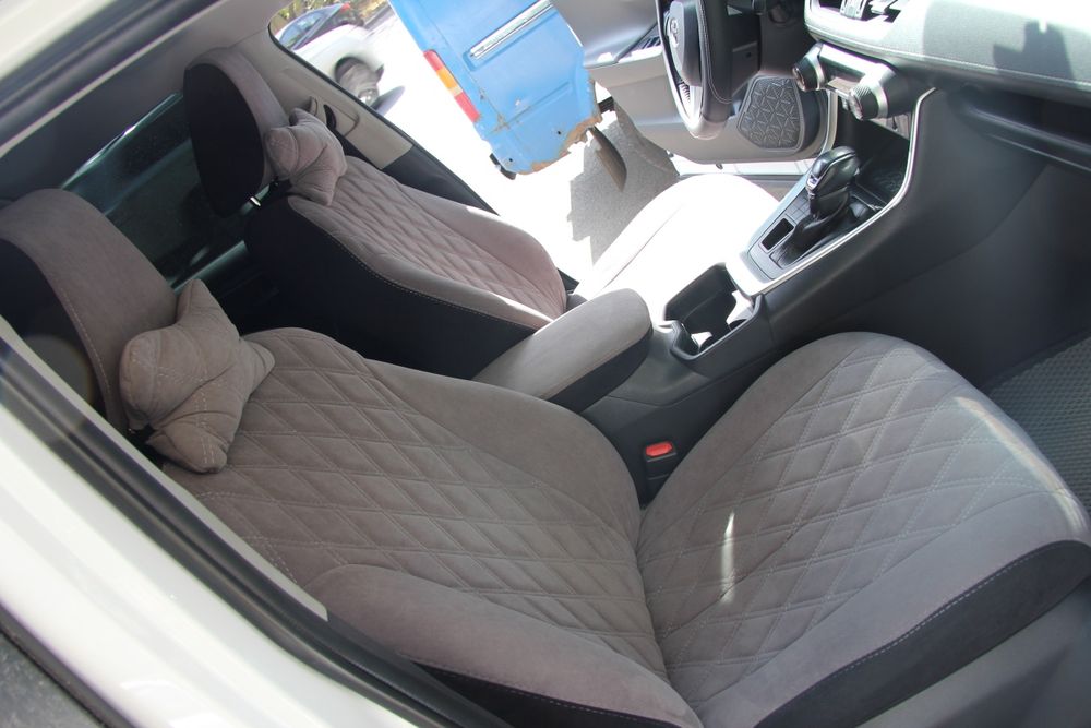 Авто чехлы кроссовер Rav4 отл сост