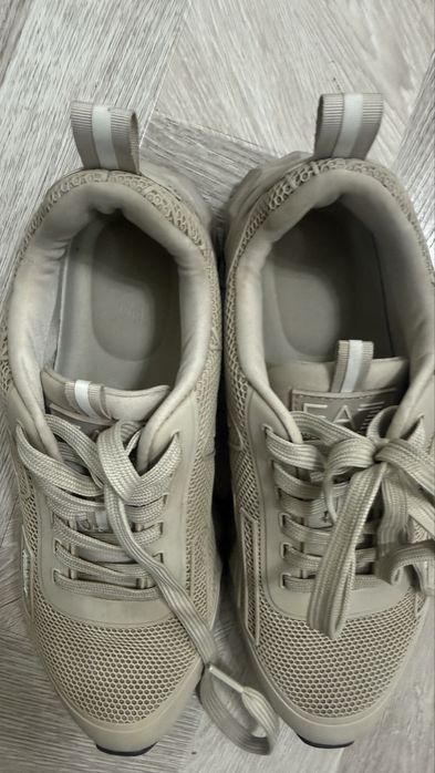 Продам кроссовки EA7