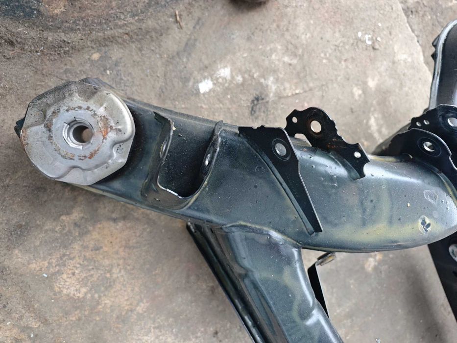 Почти нов оригинален заден мост Mercedes W204 W212 W207 W218