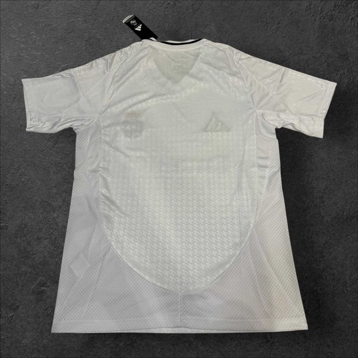 Футболна Тениска на Реал Мадрид / Real Madrid