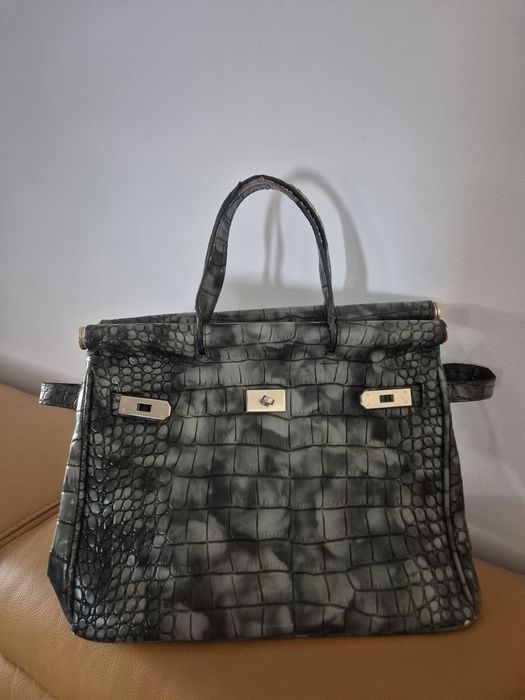 Vand genți impecabile, de firma, unele piele naturala,modele deosebite