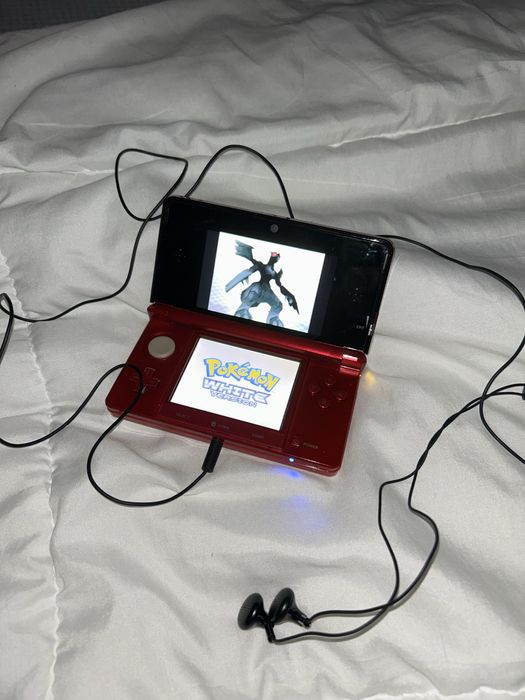 Nintendo 3ds flame red