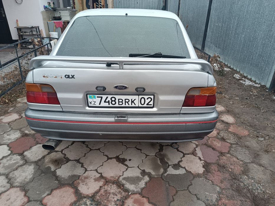 Автомобиль на ходу без вложений