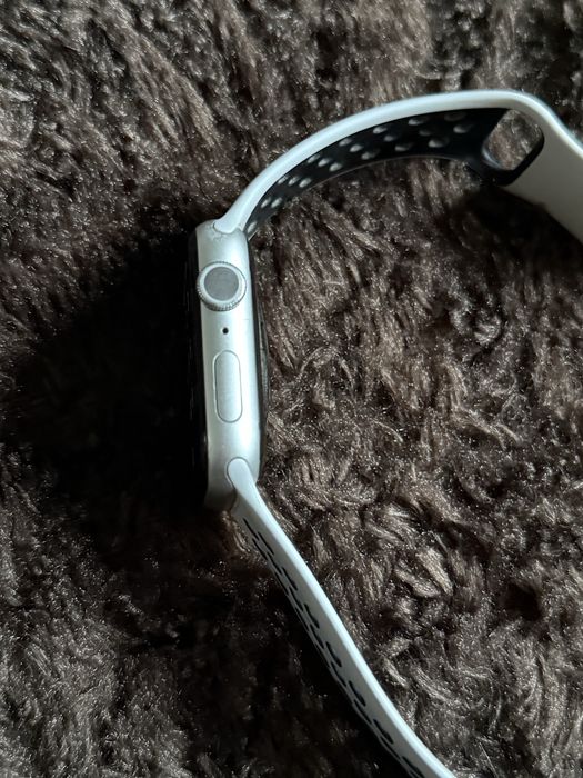 Часовник Apple Watch 5 Nike Edition