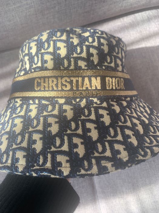 Chanel , Louis Vuitton и Dior шапки