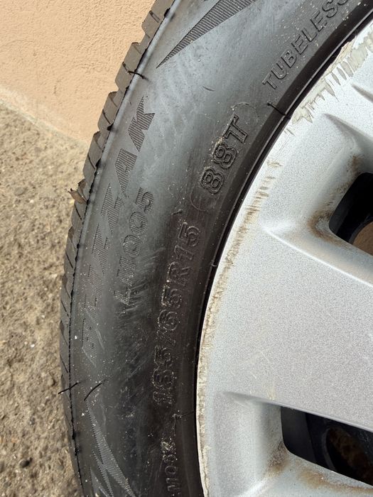 Bridgestone 185/65 r15.  4buc.