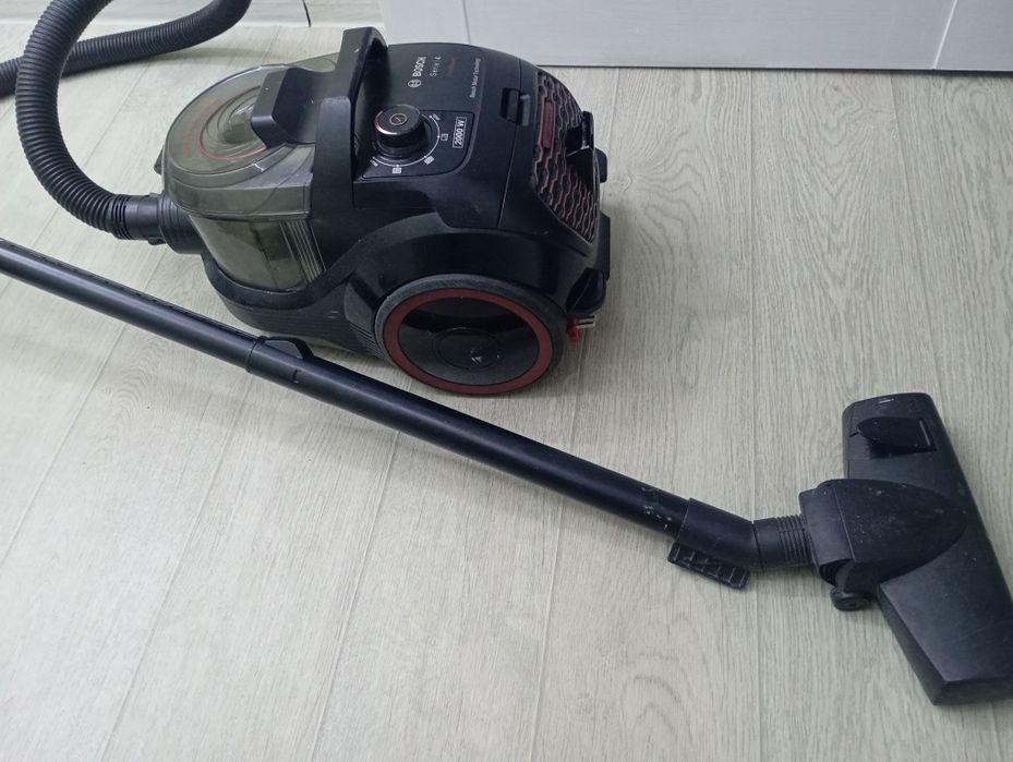 Пылесос Bosch 4 series