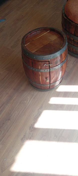 Мини бар от реставрирана дъбова  бъчва  уникална изработка  и стил  ..