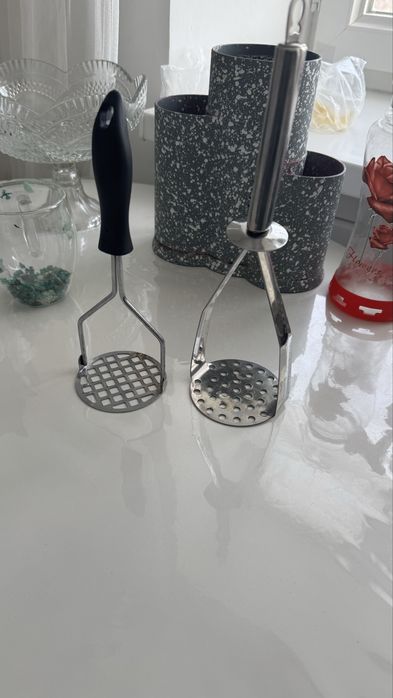 Посуда разные кострюли сковородки