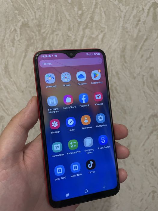 Продам Samsung A10.