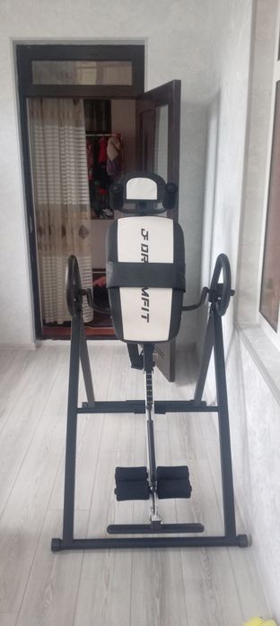 Trinajor grija uchun umurtqani cho'zgani.