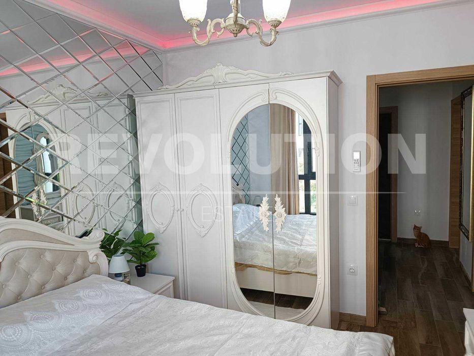 Луксозен тристаен апартамент в Св. Св. Константин и Елена